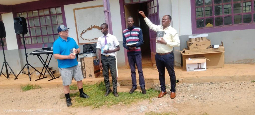 Students and teachers receive the books